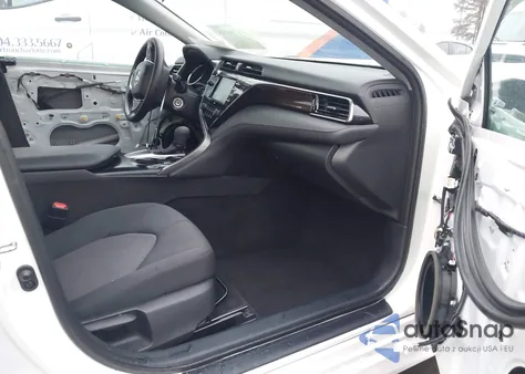 2020 Toyota Camry Le z USA, uszkodzony, nr VIN 4T1C11AK6LU985204